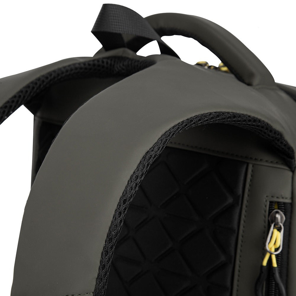 Mochila de goma negra