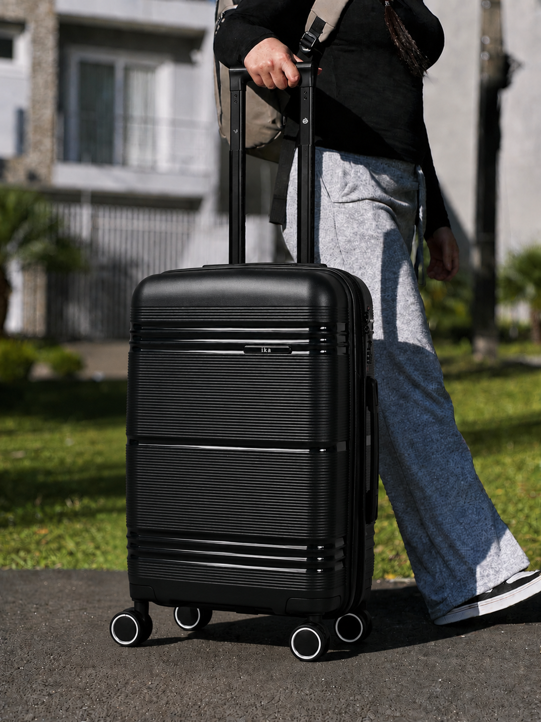 Mala De Viagem Grande 32 Kg Polipropileno Com Expansor Slim Preta