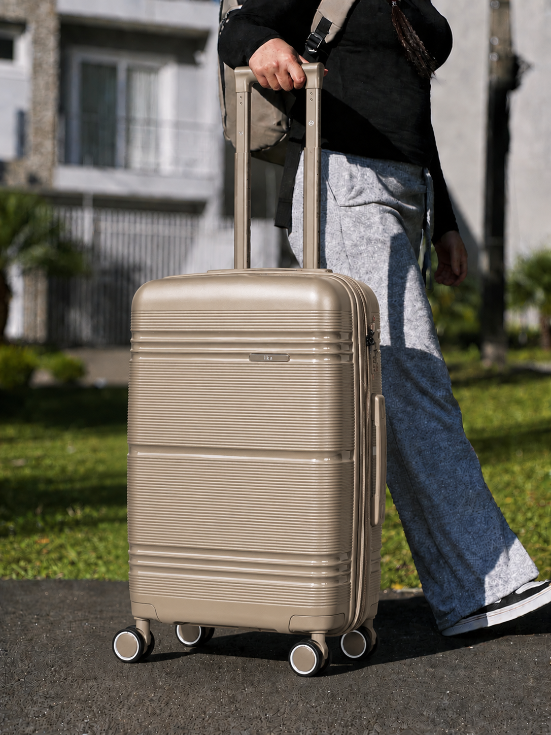 Mala De Viagem Grande 32 Kg Polipropileno Com Expansor Slim Champagne