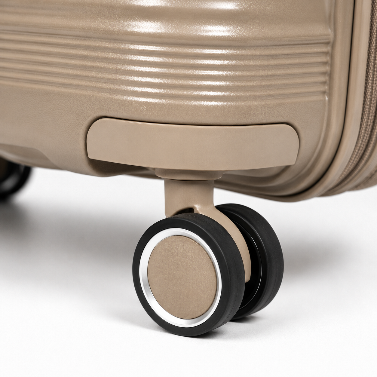 Mala De Viagem Grande 32 Kg Polipropileno Com Expansor Slim Champagne