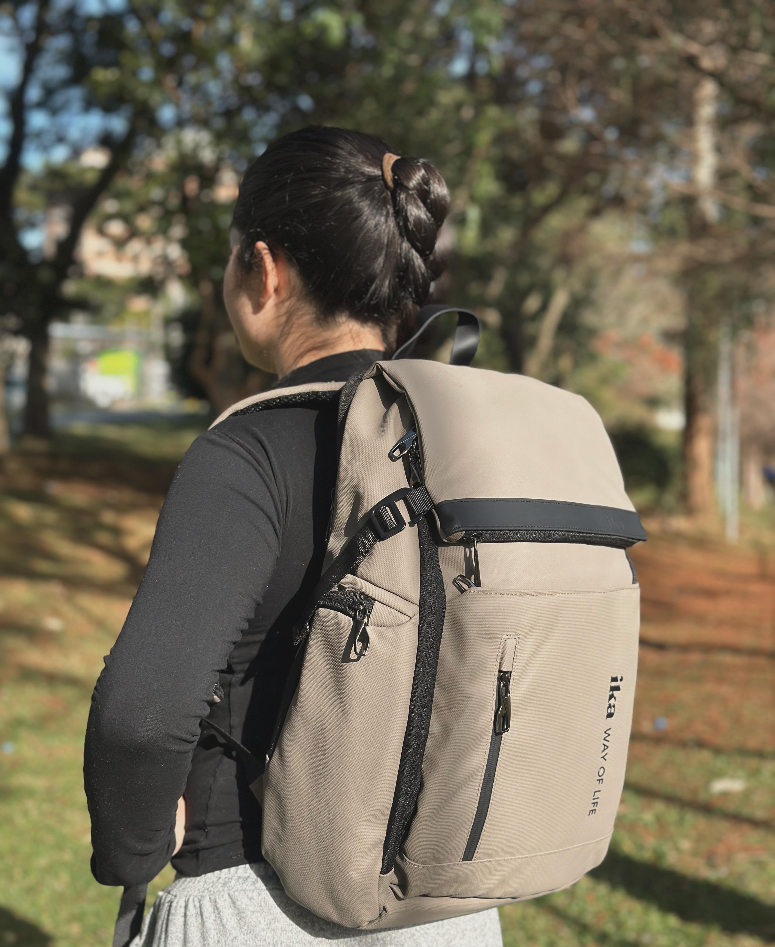 Mochila Executiva Com divisória Para Notebook Com entrada Usb Cannes Bege